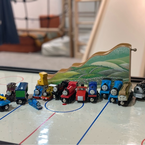 Thomas & Friends Colorful Train Collection - Picture 1 of 3